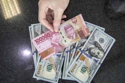 Rupiah Diperkirakan Menyentuh Rp 17.550 per Dolar AS dalam Waktu Dekat