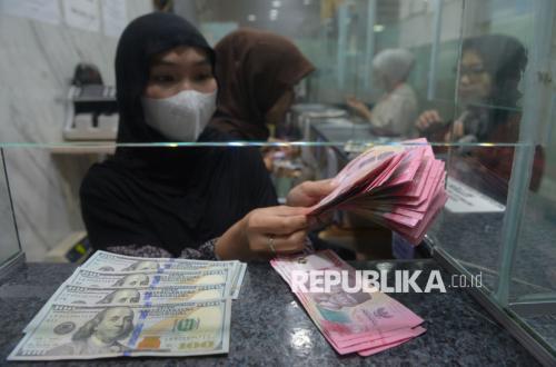 Rupiah Terus Melemah, Ahli Peringatkan Kenaikan Harga Barang Impor dan BBM Non-Subsidi