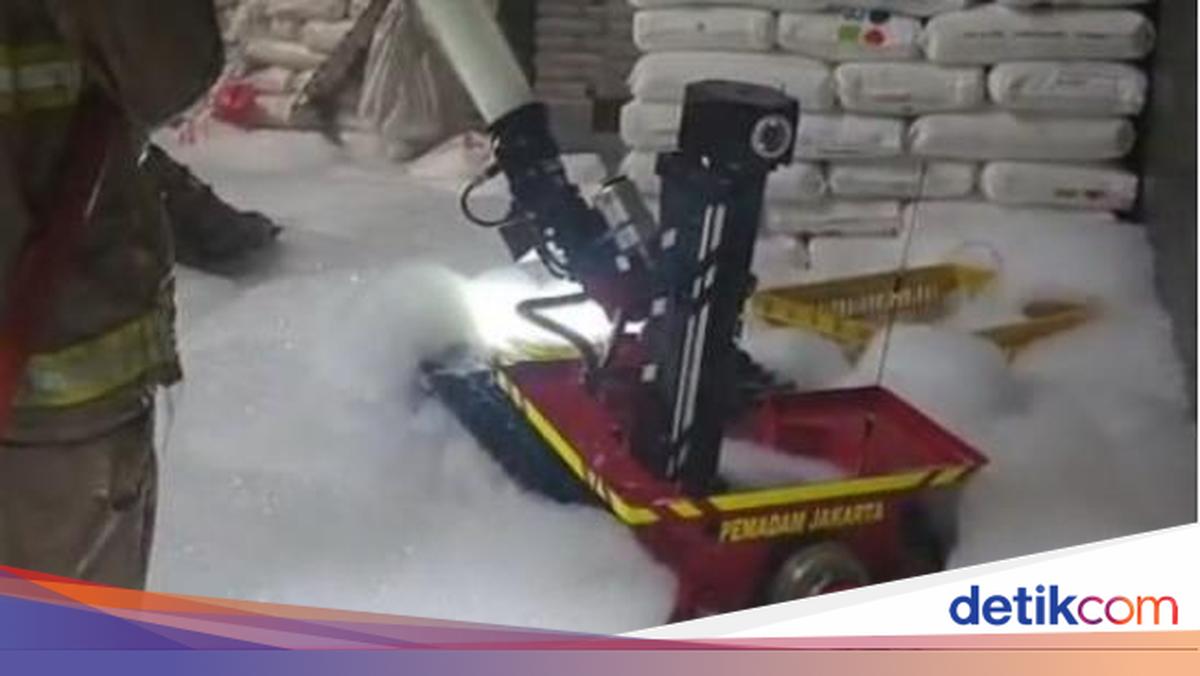 ---
Kebakaran Pabrik Plastik di Cengkareng Jakarta Barat Masih Terjadi Setelah 9 Jam

---