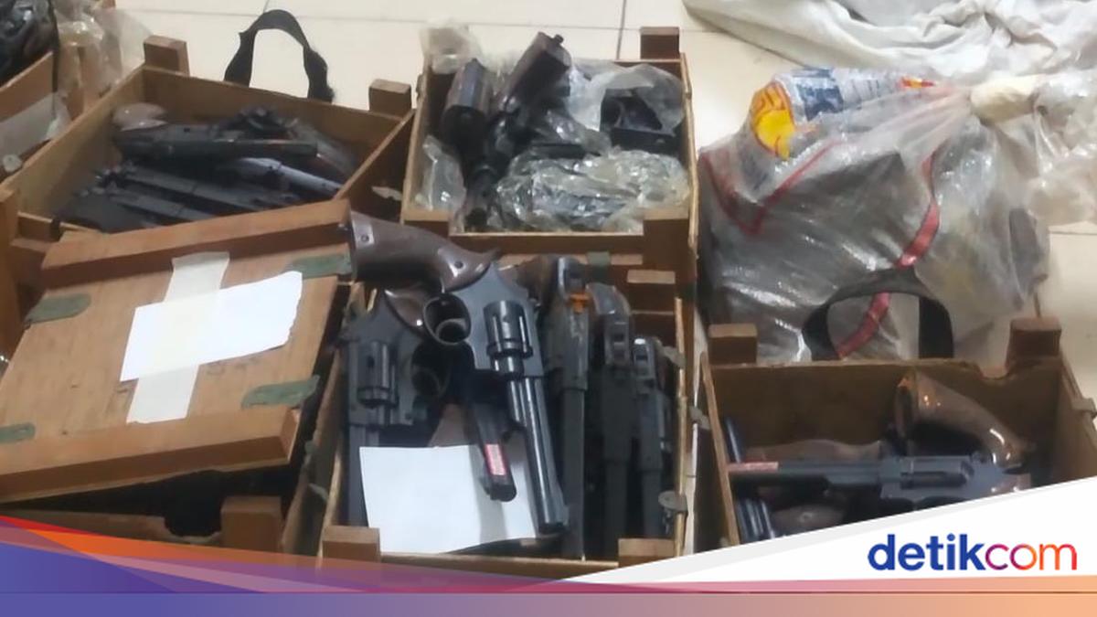 Penemuan Mencengangkan: Hampir Seribu Senjata dan Narkoba di Sekolah Jakarta Selatan