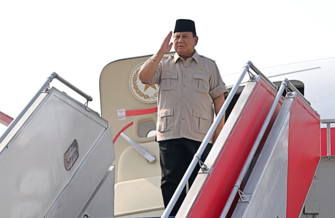 Prabowo Berangkat ke Cebu Didampingi Bahlil dan Teddy