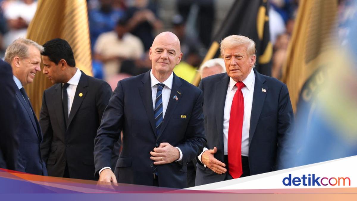 Trump Rayakan Keputusan FIFA Terkait Kartu Merah Balogun