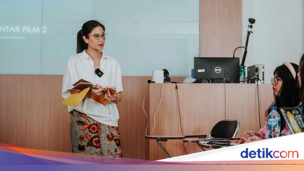 Dian Sastro Resmi Mengajar di Universitas Indonesia, Ini Penjelasannya!
