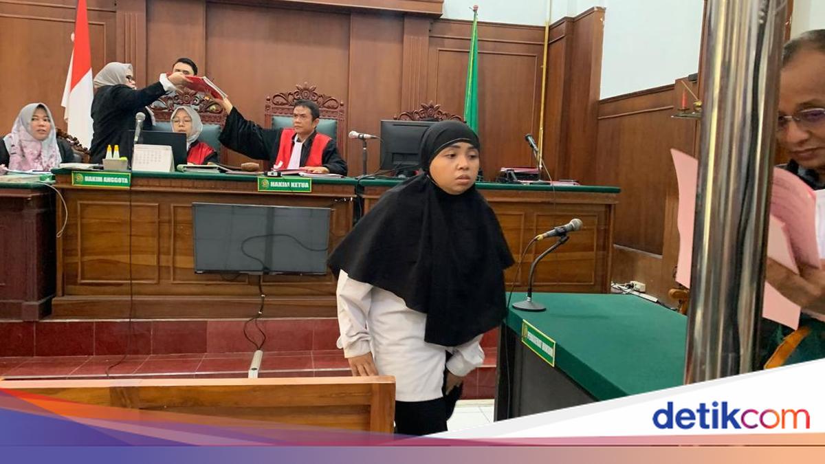 ---
Wanita di Surabaya Dihukum 11 Bulan Penjara Setelah Merobohkan Rumah Dinas

---